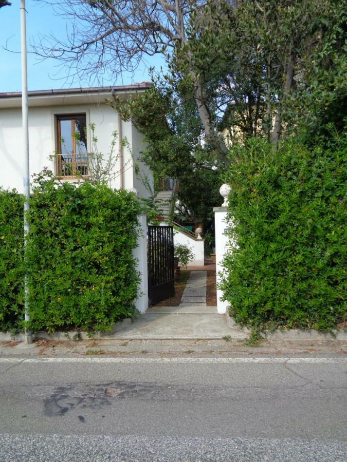 La Casa Di Nina Apartamento Quercianella Exterior foto